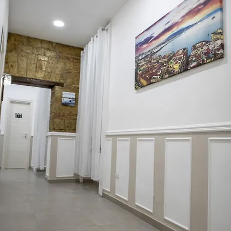 Гостевой дом Le Quattro Porte Di Centro Storico Неаполь