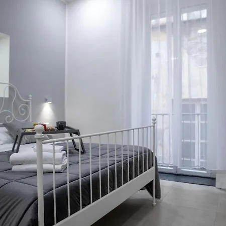 Le Quattro Porte Di Centro Storico Neapol