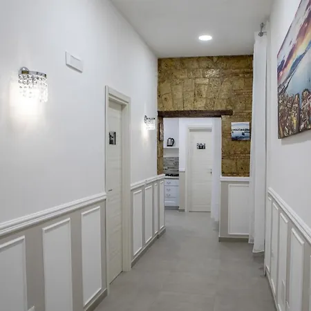 Le Quattro Porte Di Centro Storico Neapol
