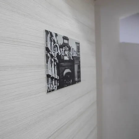 Le Quattro Porte Di Centro Storico Neapol
